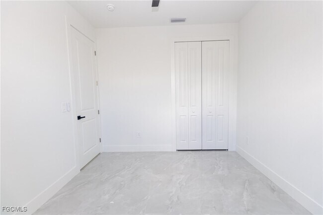 Building Photo - 849 Duplex St E