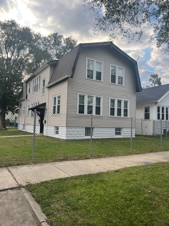 Primary Photo - 11530 S Wallace St
