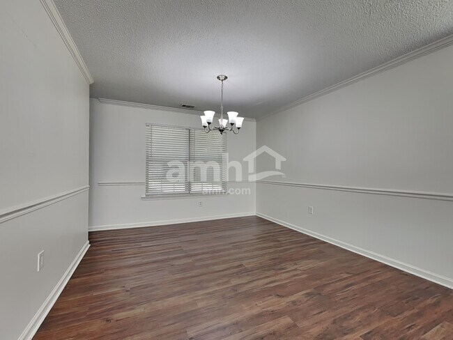 Building Photo - 145 Parkview Rd