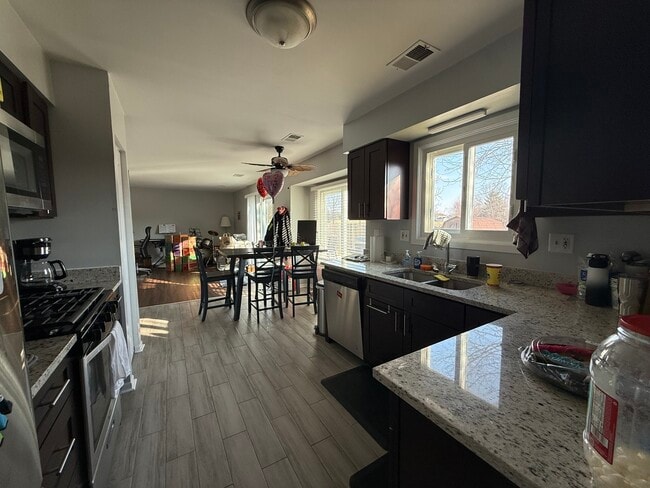 Building Photo - 1172 Hill Crest Dr