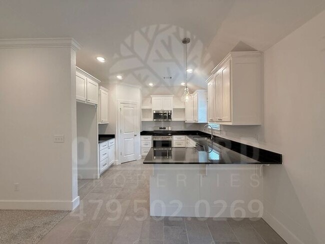 Building Photo - Bella Vista Single-Family Home- 2 Bed/ 2 B...