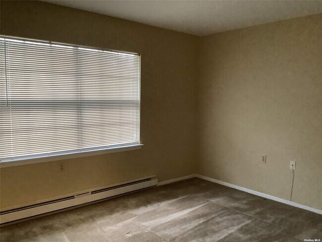 Building Photo - 261 Newcastle Ct