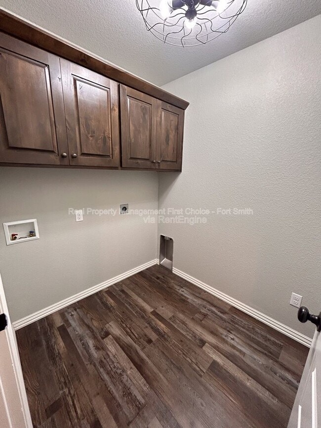 Building Photo - 446 N Albert Pike Ave