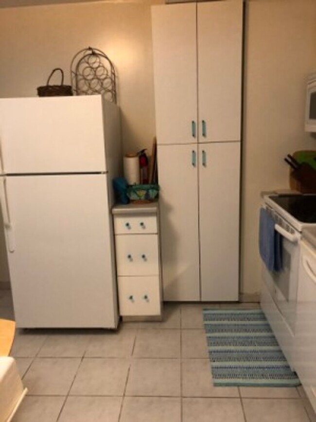 Building Photo - Top-tier and beautiful apartment