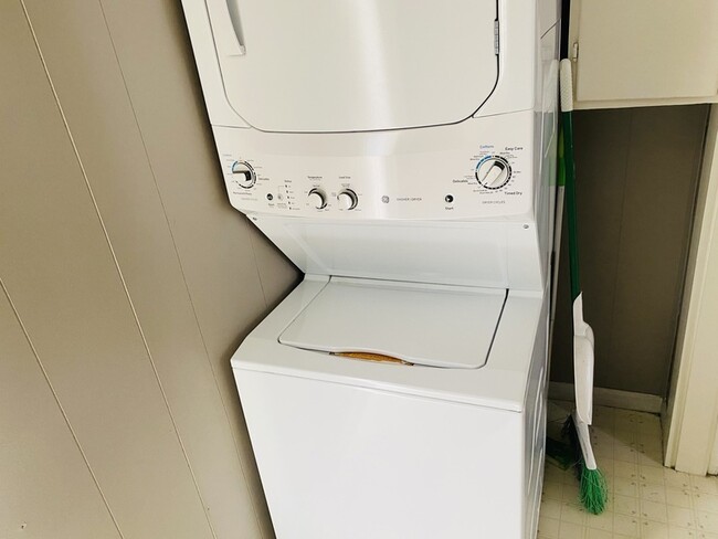 Building Photo - 1111 Melanie Ln