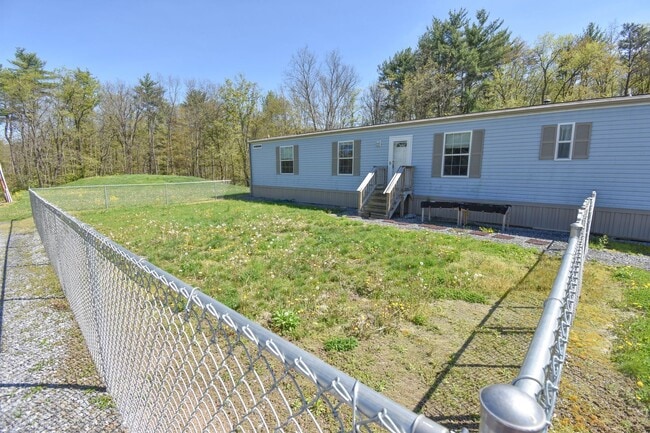 Building Photo - Two Bedroom Updated Mobile Home with Fenced Yard!