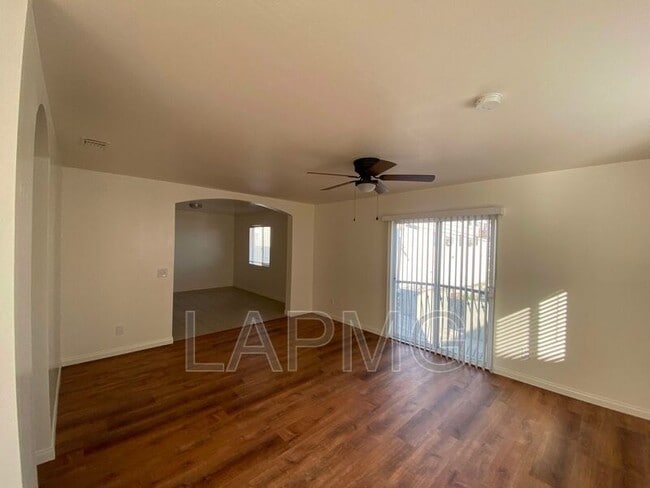 Building Photo - 762 W 21st St