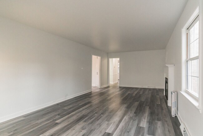 Building Photo - 4/ 1.5 Just minutes from Wake Forest Unive...