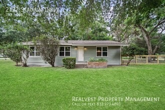 Building Photo - 2122 Stadium Dr