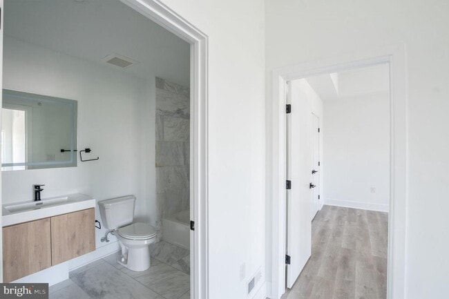 Building Photo - 1420 Point Breeze Ave