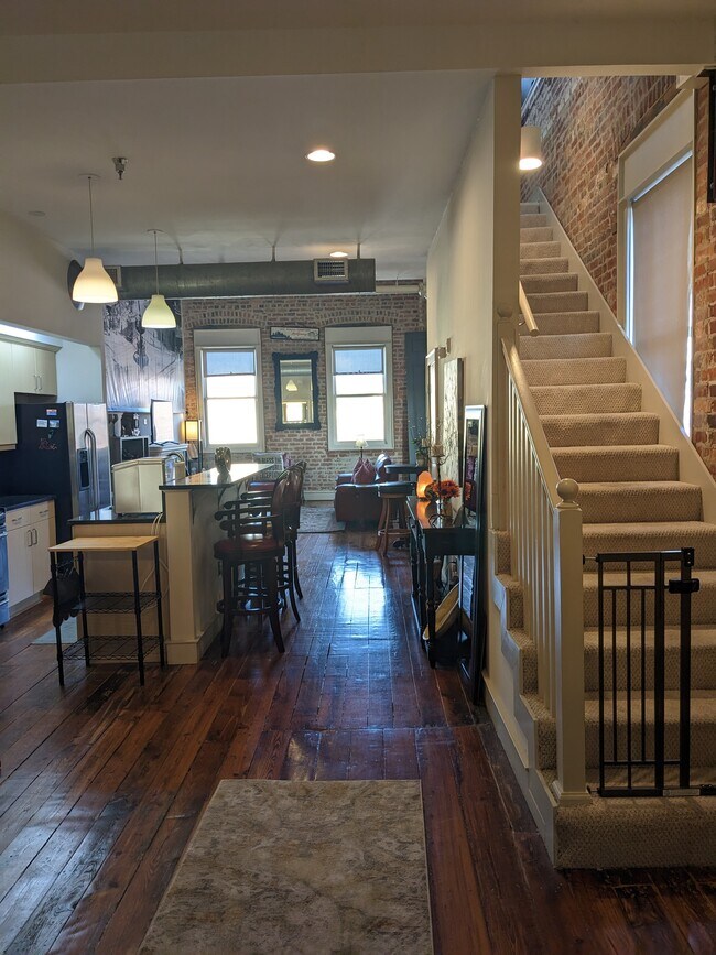 Building Photo - 246 N Court St