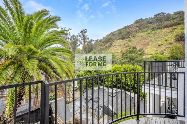 Building Photo - 9848 Portola Dr