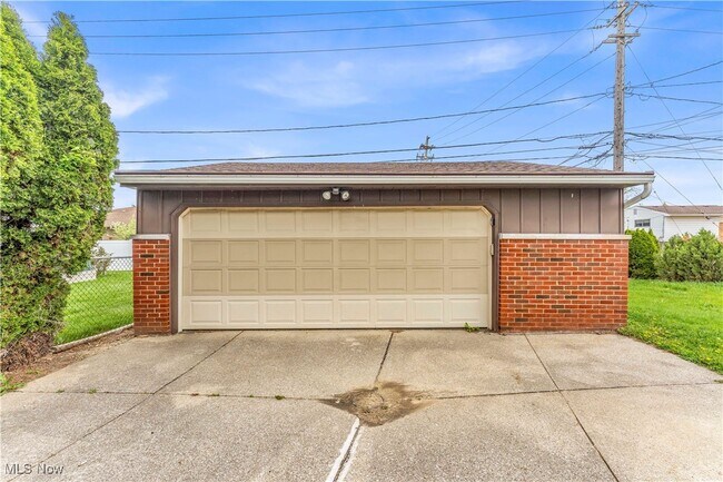 Building Photo - 14208 Sheldon Rd