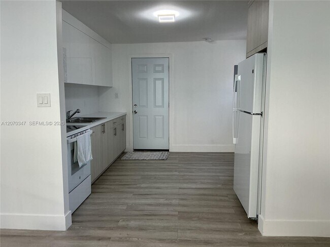 Building Photo - 2605 Ave F