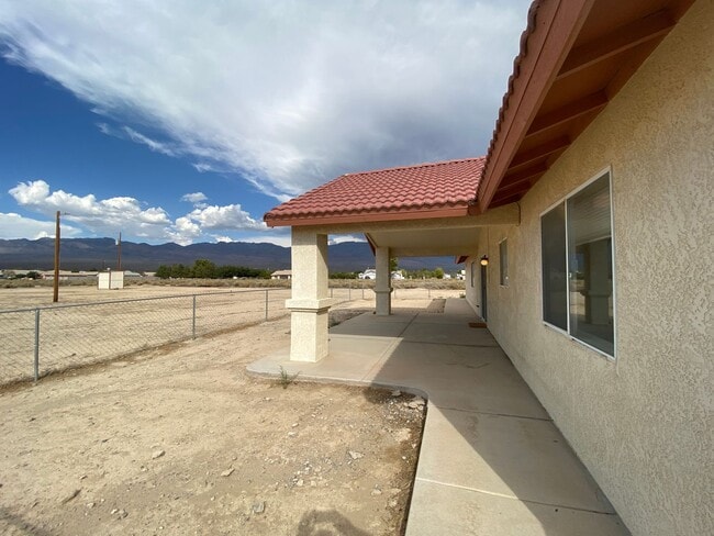 Building Photo - COUNTRY PLACE II U3 - Bluebird Avenue