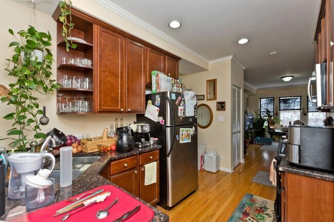 Building Photo - 1 bedroom in Chicago IL 60618