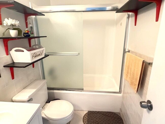 Building Photo - 406 Lakeside Dr