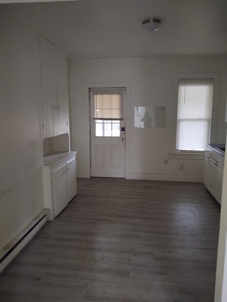 Building Photo - 52 Hallet St