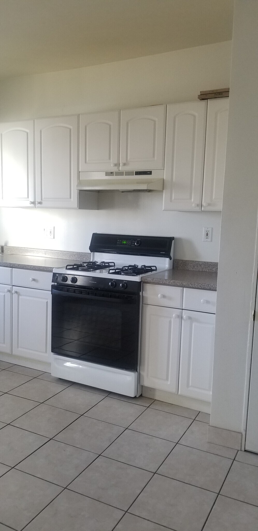 Building Photo - 211 White St