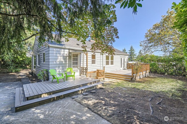 Building Photo - 3 bed/2 ba home in Seattle's Maple Leaf ne...