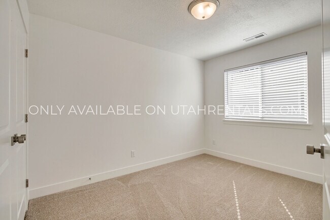 Building Photo - 297 W 490 N