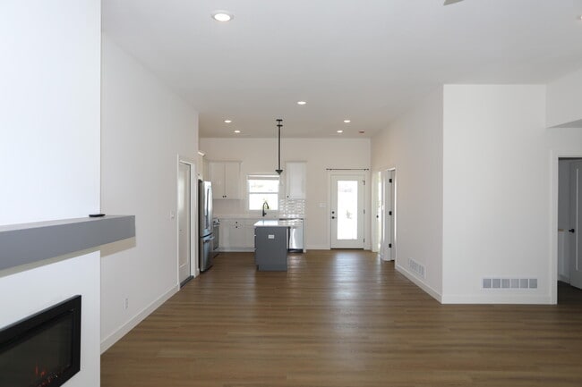 Building Photo - 4400 Royal County Rd