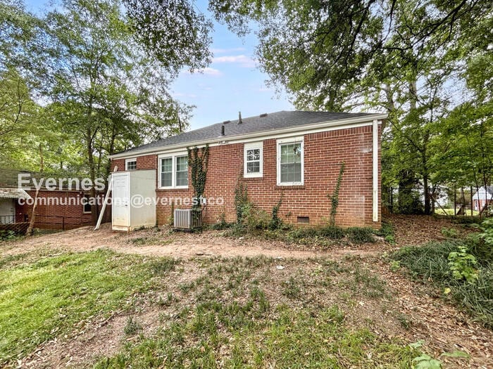 Building Photo - 1819 Oakmont Dr NW