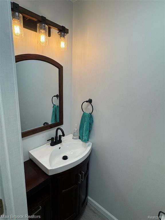 Building Photo - 35865 Ashford Dr