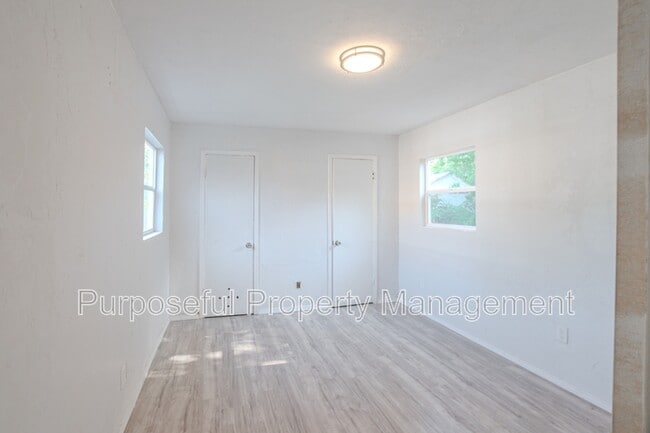 Building Photo - 2208 Hardin Dr