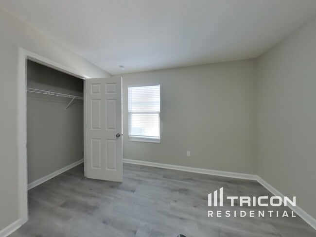 Building Photo - 77009 Birdseye Ct