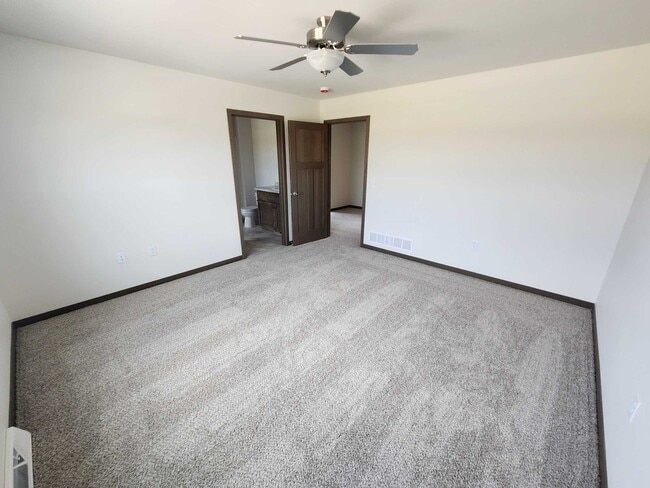 Building Photo - 1610 Eastside Cir