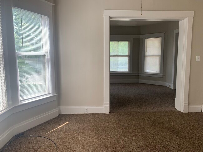 Building Photo - 615 W McClure Ave