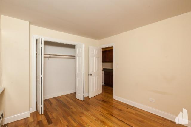 Building Photo - 1 bedroom in Chicago IL 60610