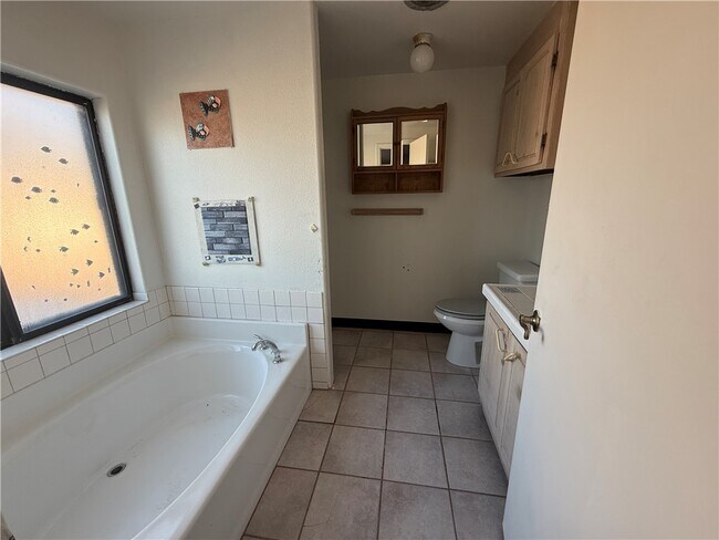 Building Photo - 4060 La Mesa Rd