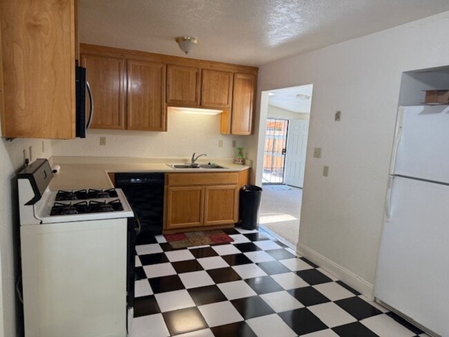 Building Photo - Cozy 3-Bedroom Home for Rent in Tracy!