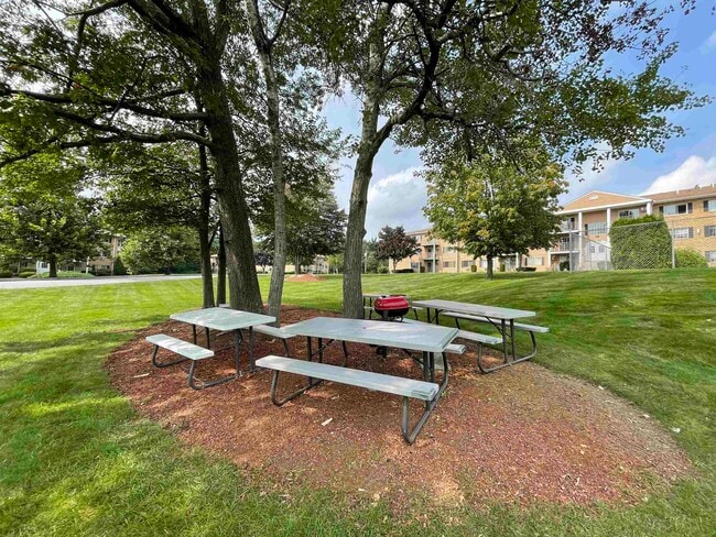 Building Photo - 377 Huse Rd