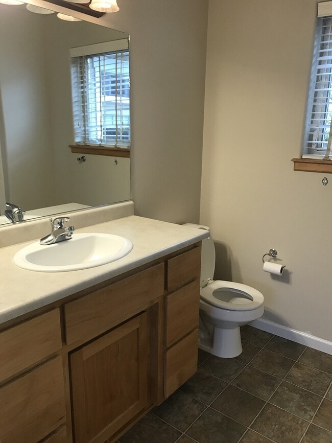 Building Photo - Three bedroom, Two bath home in Ashland.  | Available Now