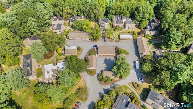 Building Photo - 43 Great Meadow Ln