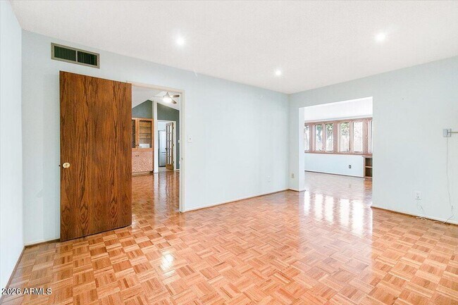 Building Photo - 1118 E Laguna Dr