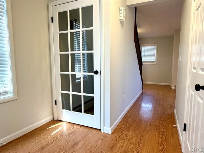 Building Photo - 14 Pond Path