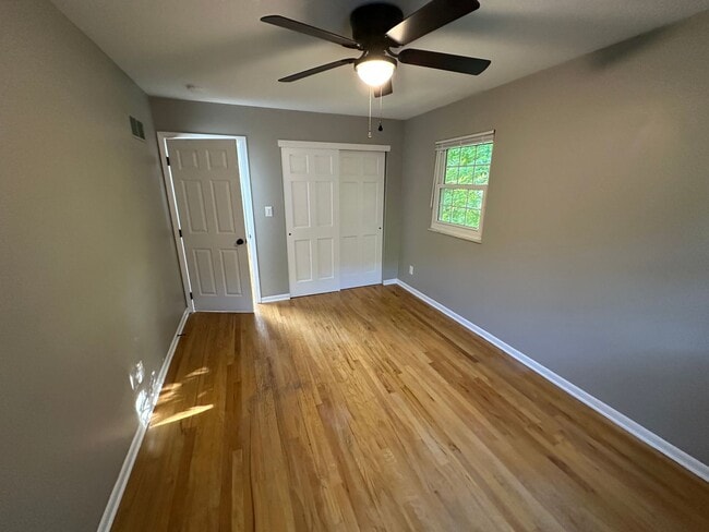 Building Photo - Stunning Single Family Home in “The Knolls”