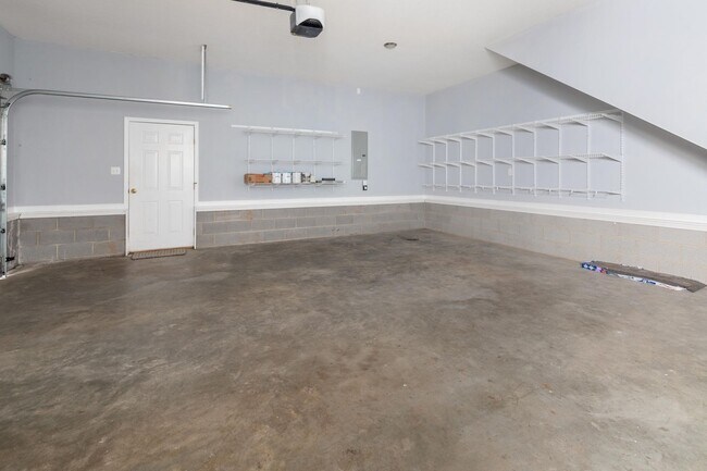 Building Photo - Lovely Two-Story Home in Weaverville