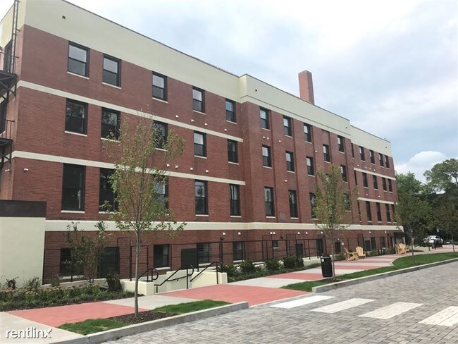 Building Photo - Studio, 1 bath Apartment - State St