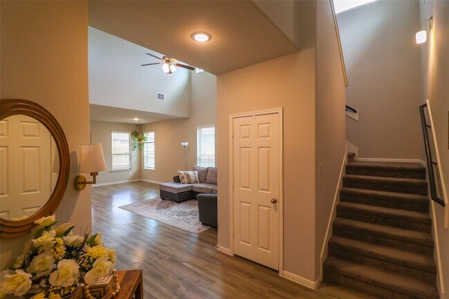 Building Photo - 27035 Badger Way
