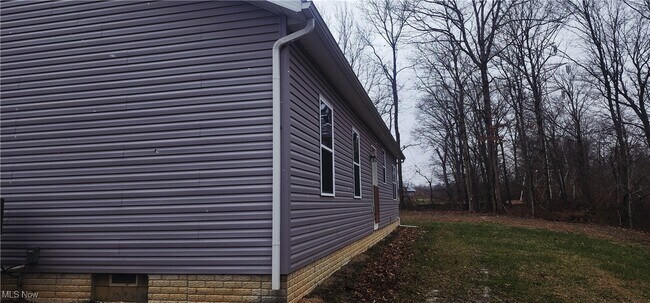 Building Photo - 6965 Chandlersville Rd