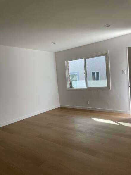 Living room - 2215 Mathews Ave