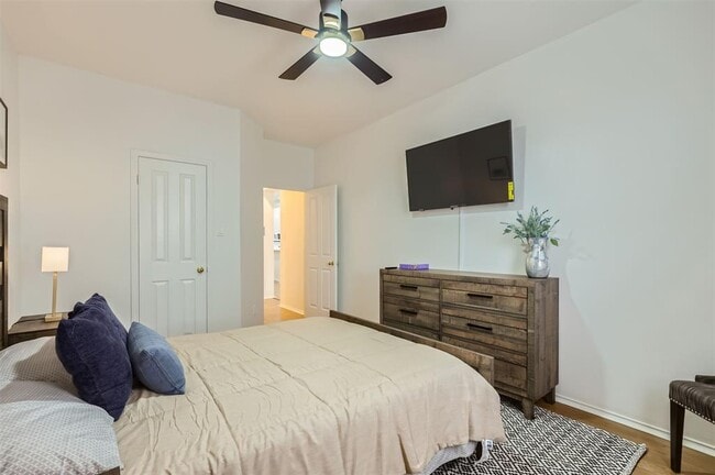 Building Photo - 1016 Thackeray Ln