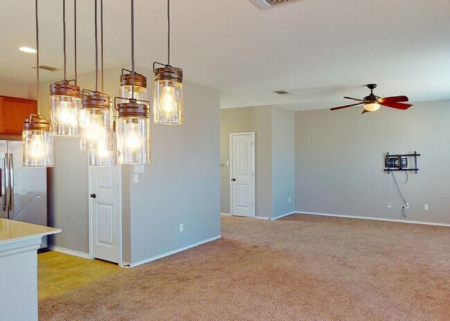 Building Photo - Large 4/3/2 Home in West Village at Creekside!