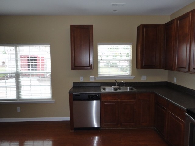 Building Photo - 1010 Golden Crest Dr
