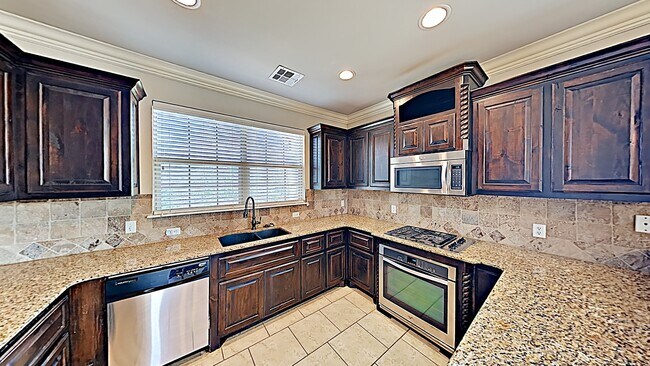 Building Photo - Beautiful 4 Bedroom, 2.5 Bathroom Home in ...